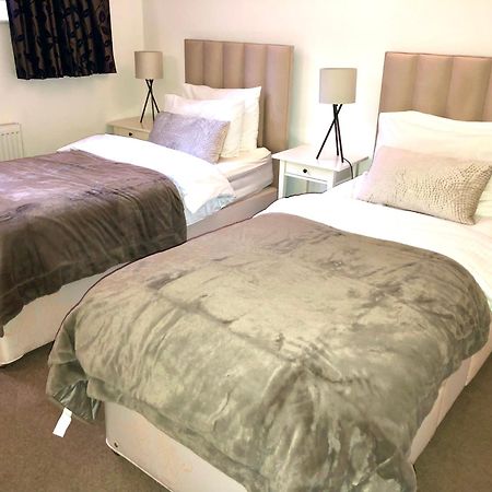 Superbly Located 2 Bedroom Luxury Apartment Bath Buitenkant foto