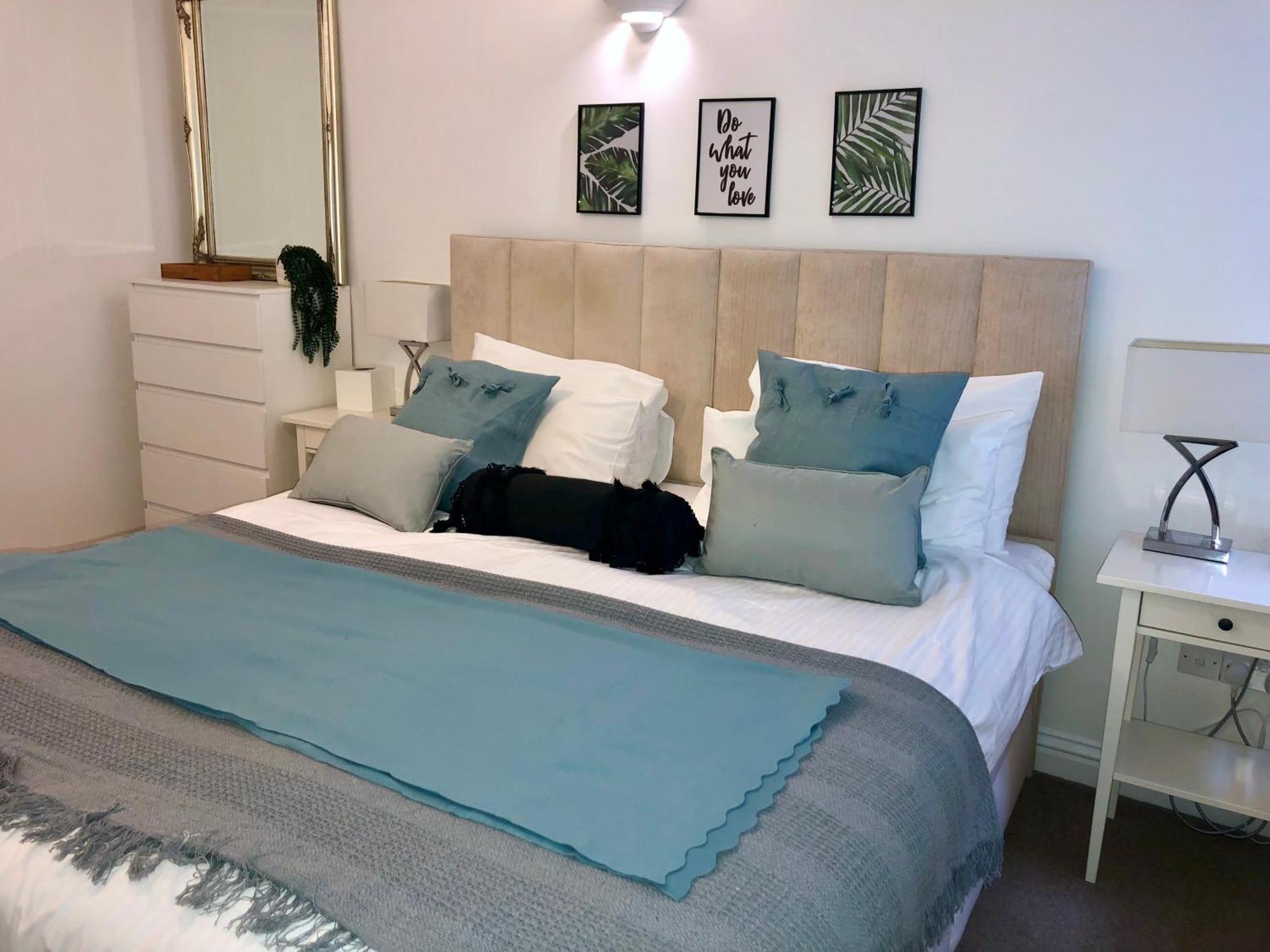 Superbly Located 2 Bedroom Luxury Apartment Bath Buitenkant foto