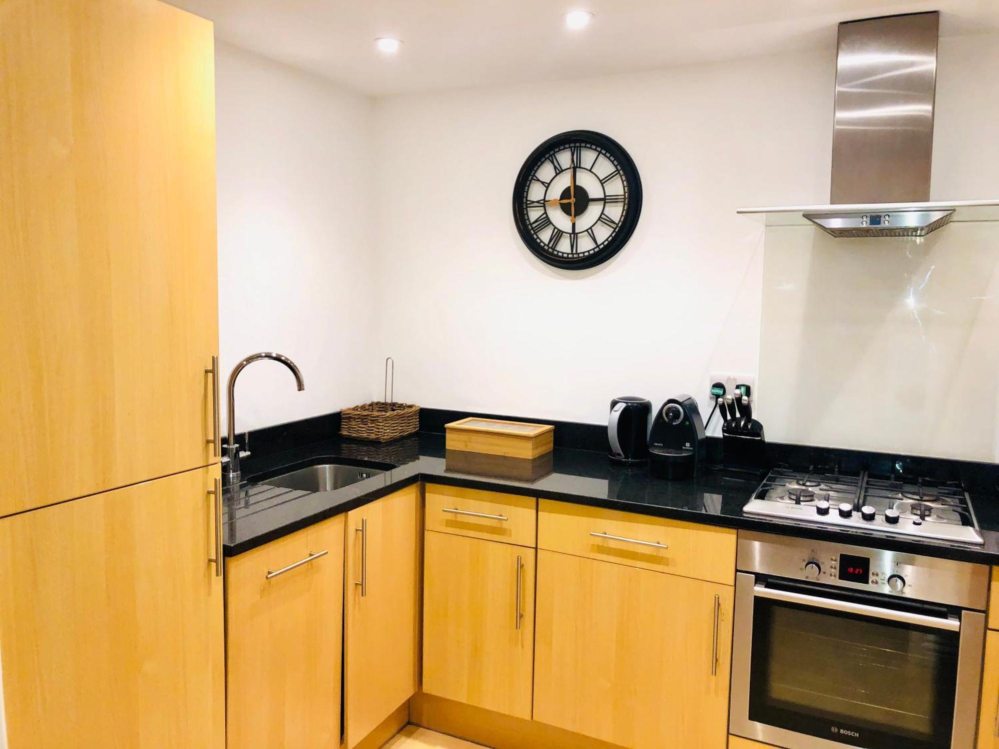 Superbly Located 2 Bedroom Luxury Apartment Bath Buitenkant foto