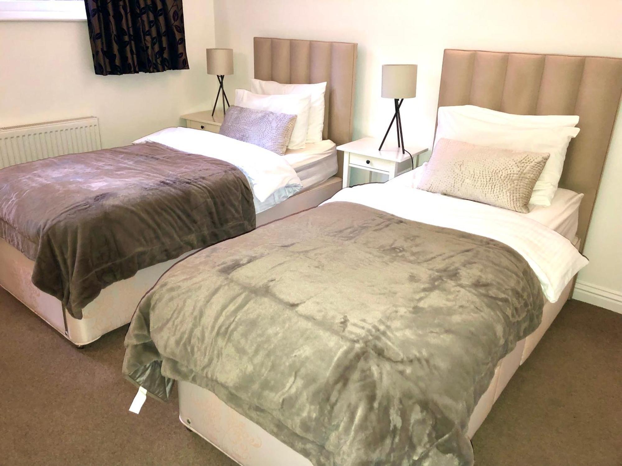 Superbly Located 2 Bedroom Luxury Apartment Bath Buitenkant foto