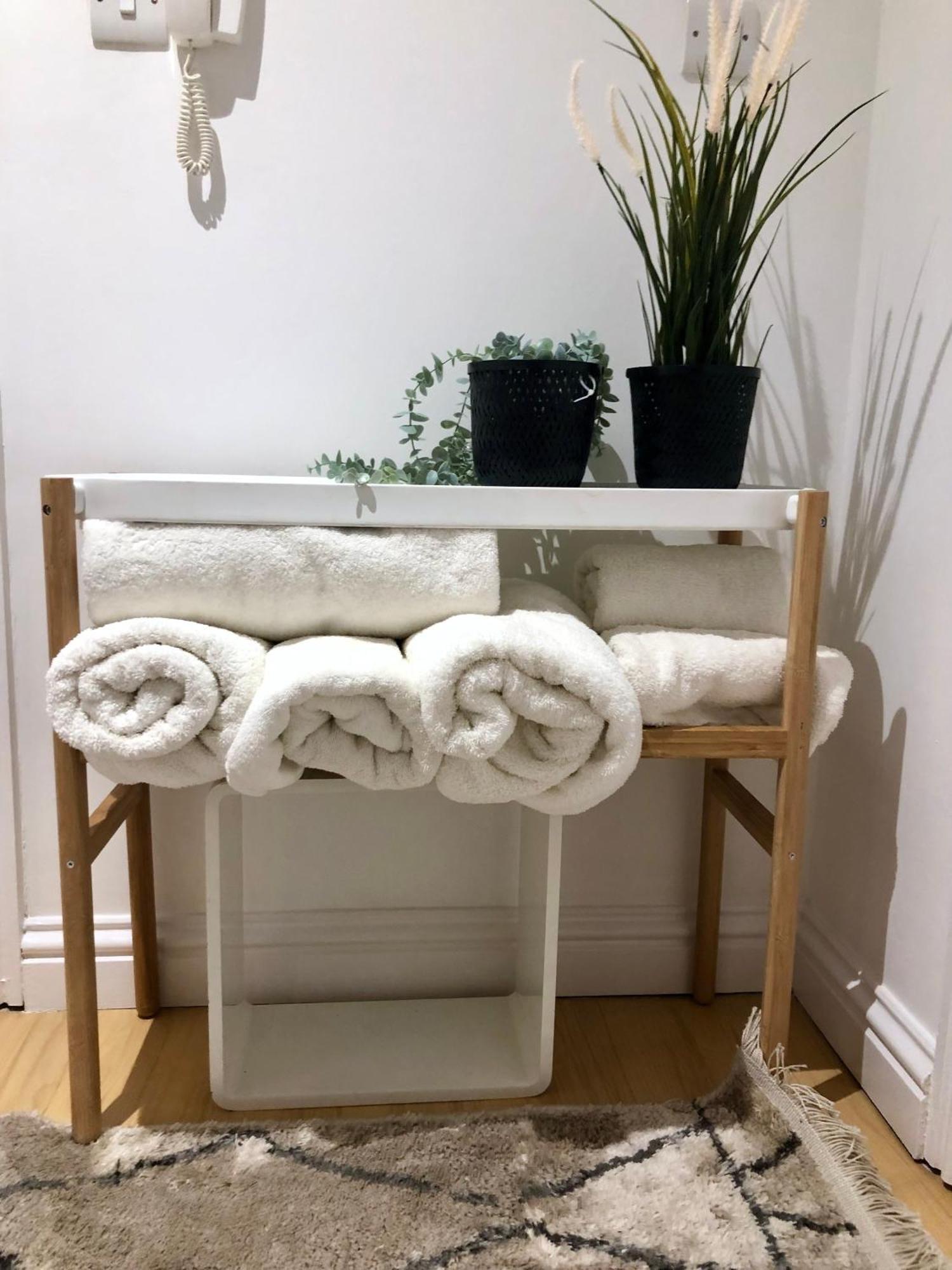 Superbly Located 2 Bedroom Luxury Apartment Bath Buitenkant foto
