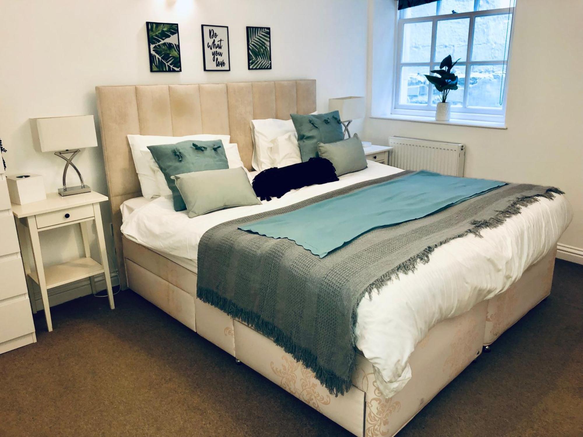 Superbly Located 2 Bedroom Luxury Apartment Bath Buitenkant foto